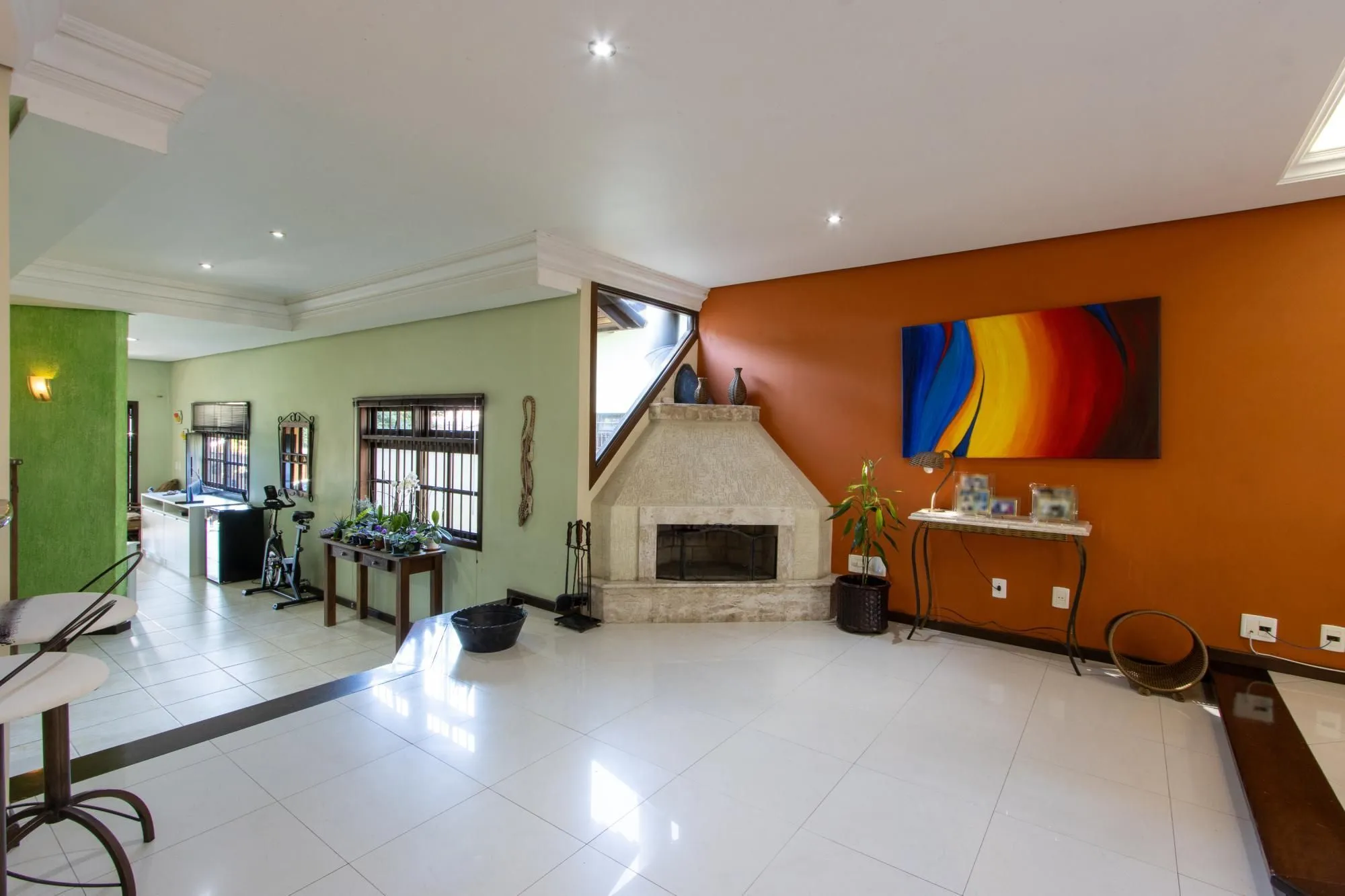 Imagem Casa com 3 quartos e 357m² à venda em Tristeza, Porto Alegre.