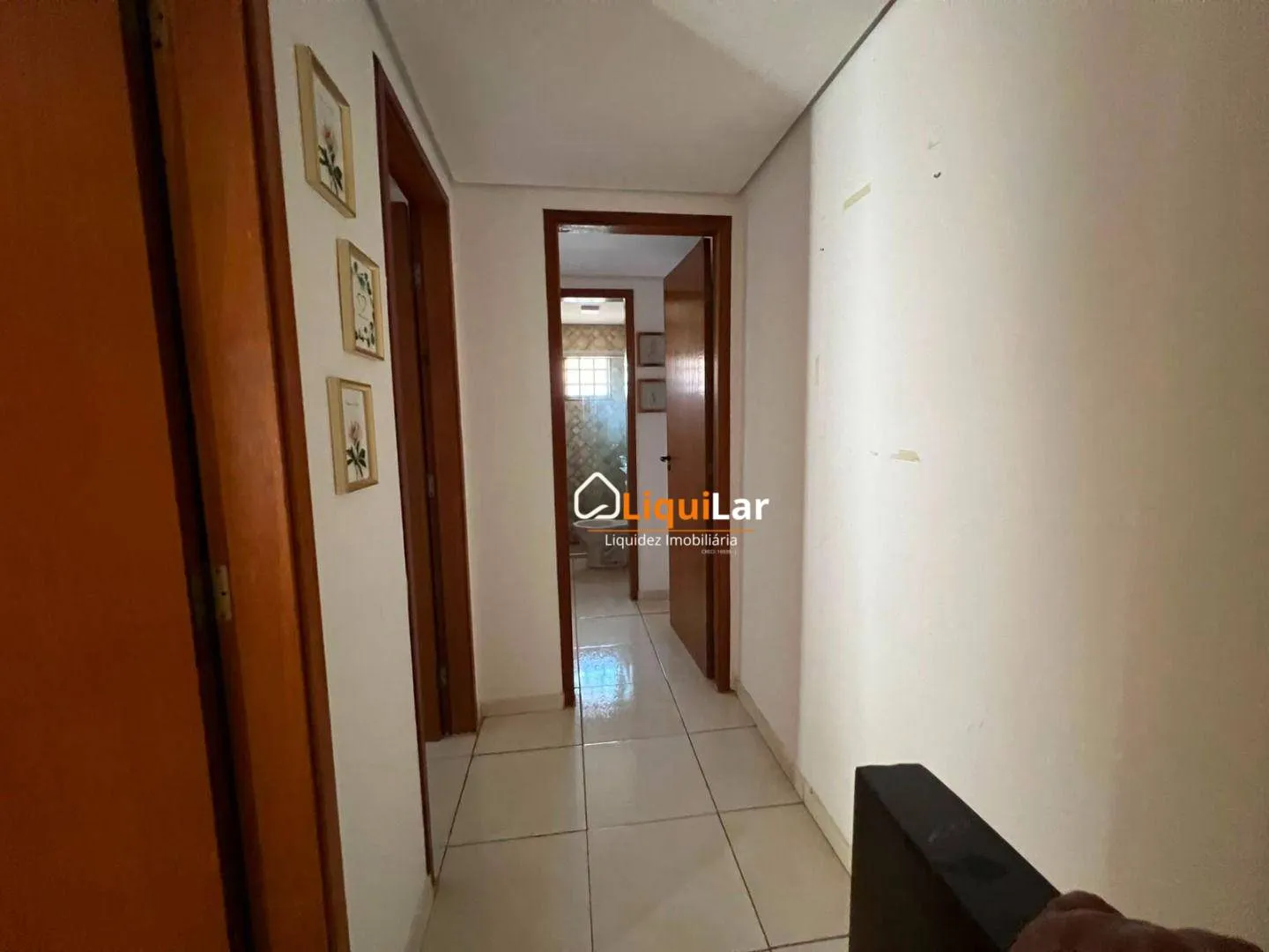 Imagem Sobrado à Venda no Condomínio Residencial Polonês 1 com 3 Quartos, 2 Suítes e Localização Privilegiada.
