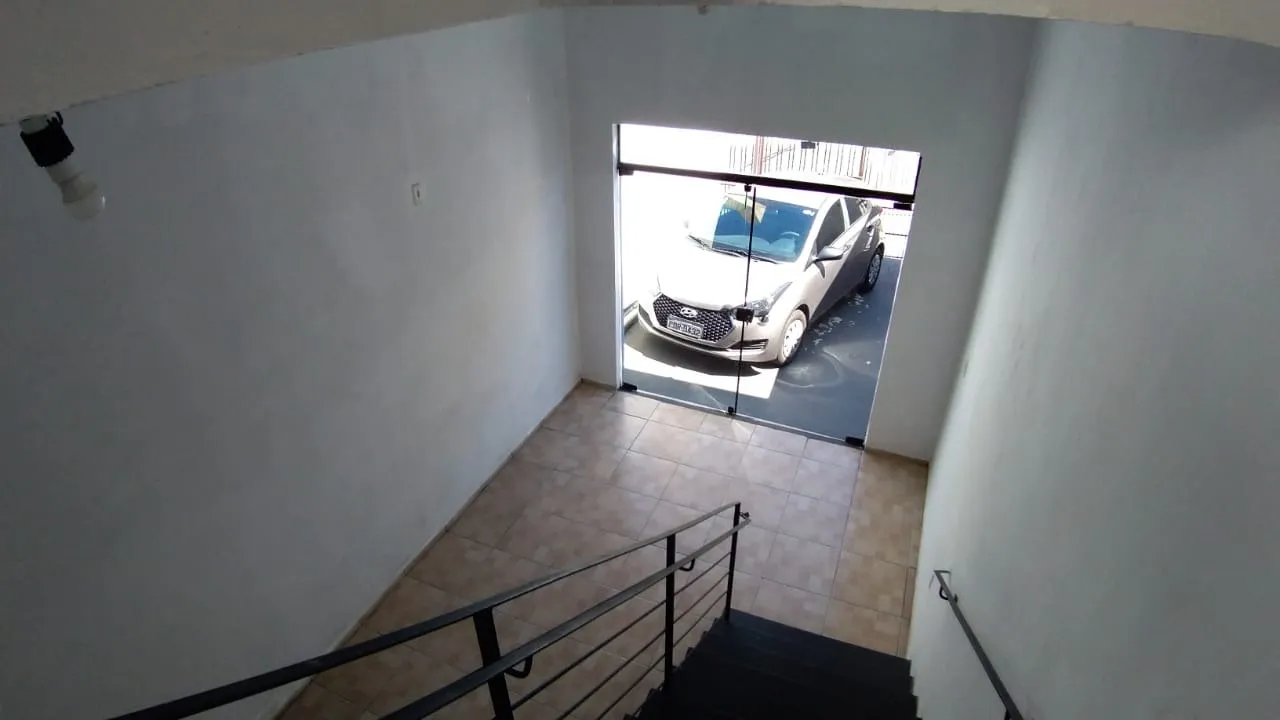 Imagem Sobrado comercial à venda em Sorocaba-SP, Jardim Nova Manchester: 3 salas, 5 banheiros, 3 vagas, 550m². Confira já!