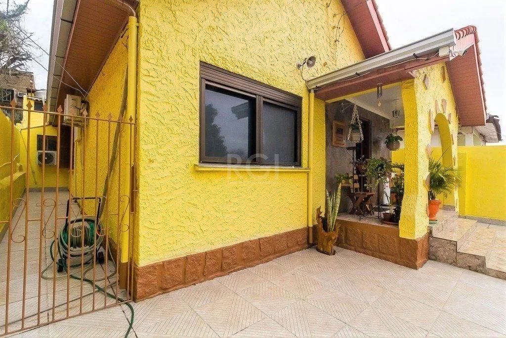Imagem Casa para Venda - 148m², 2 dormitórios, 1 vaga - Partenon