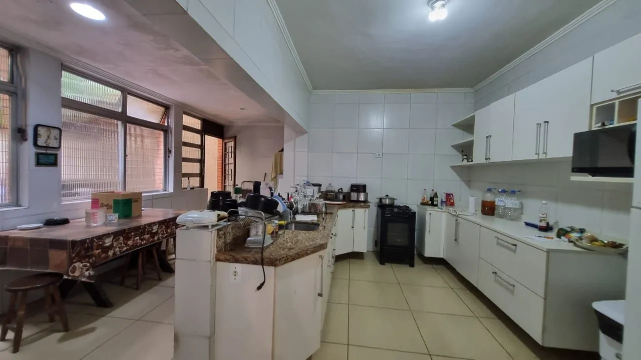Imagem Casa estilo sobrado para venda de 3 dormitórios com 2 vagas de garagem no bairro Cidade Baixa em Porto Alegre/RS.