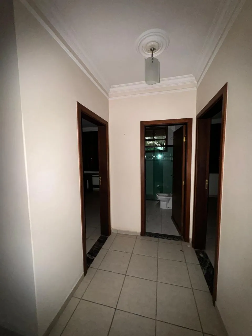 Imagem Casa Comercial para Locação no Jardim América, Sorocaba-SP: 7 Salas, 4 Banheiros, 491m² de Área