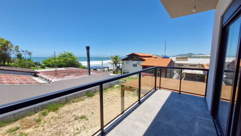Imagem Espetacular Casa à Venda na Praia do Siriú em Garopaba: Seu Paraíso à Beira-Mar!