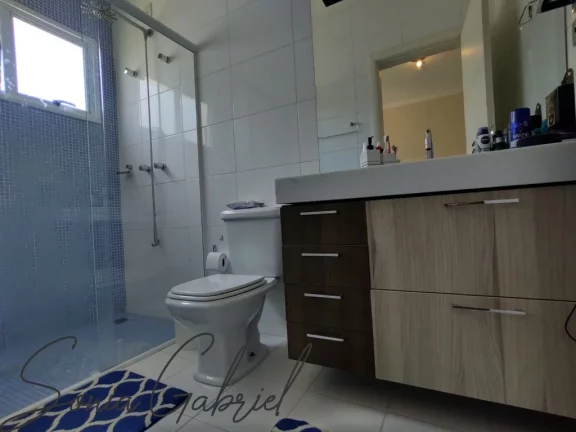 Imagem Casa de luxo em condomínio exclusivo em Vinhedo-SP: 3 quartos, 3 suítes, 3 salas, 6 banheiros, 5 vagas, 408 m². Venha conferir!