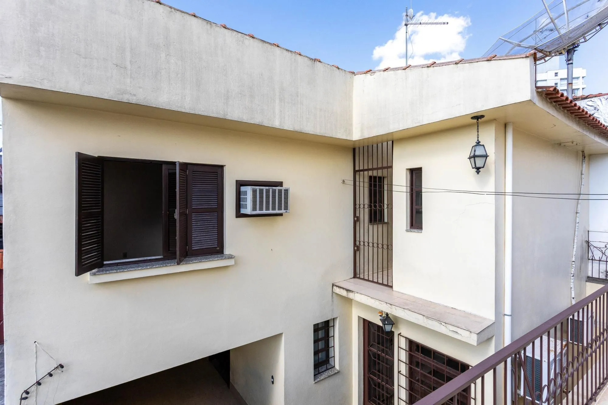 Imagem CASA SOBRADO 3 DORMITÓRIOS 1 SUITE 3 VAGAS NO BAIRRO HIGIENÓPOLIS EM PORTO ALEGRE