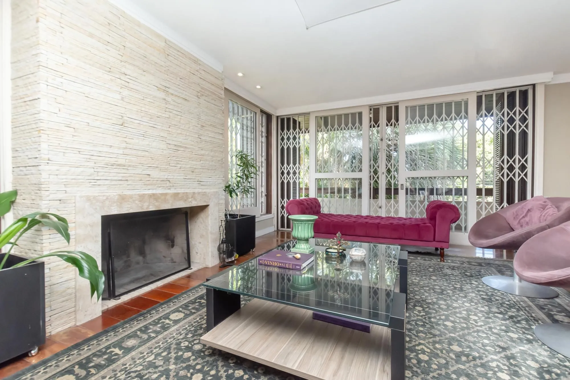 Imagem VENDA AMPLO APARTAMENTO RUA CALMA