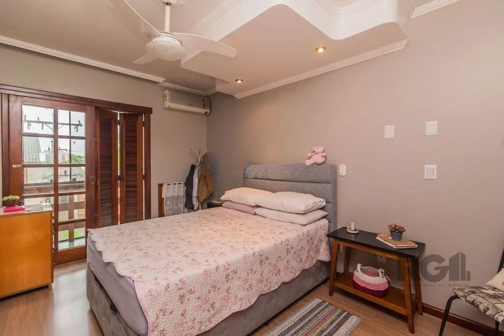 Imagem Casa de 4 dormitórios no bairro Sarandi