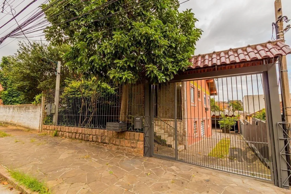 Imagem Casa de 4 dormitórios no bairro Espírito Santo