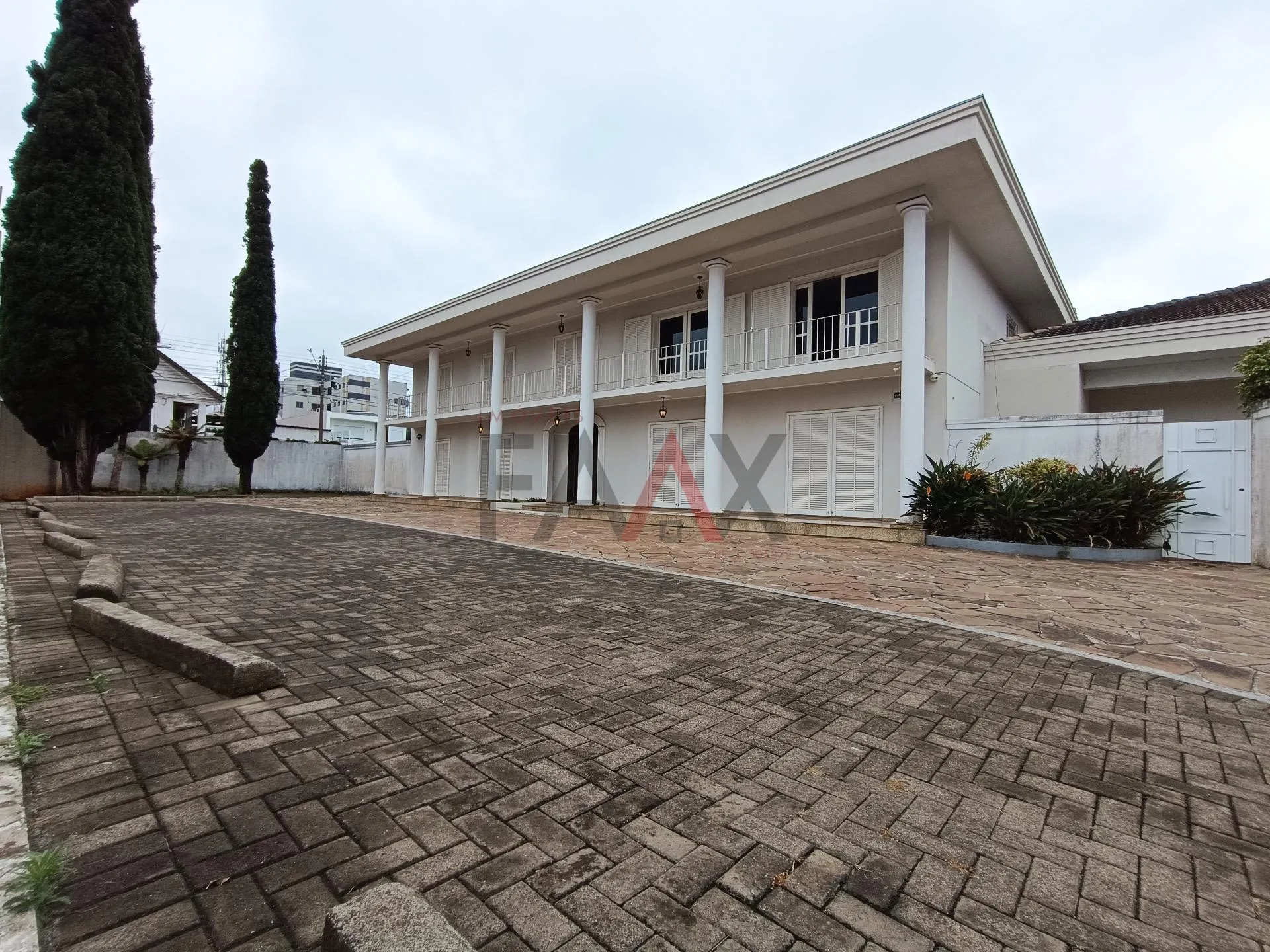 Imagem Sobrado com 9 dormitórios à venda,1000.00 m , CENTRO, GUARAPUAVA - PR