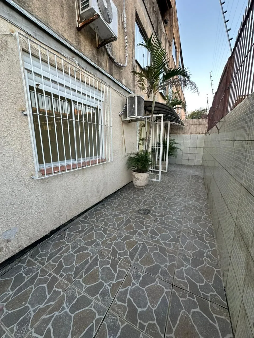 Imagem Apartamento com 3 Quartos, térreo com pátio privativo, 1 vaga coberta à Venda, 88m² privativos, só R$ 299.000