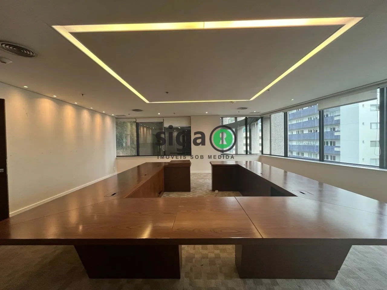 Imagem Sala Comercial e 4 banheiros à Venda, 292 m² por R$ 41.000,00