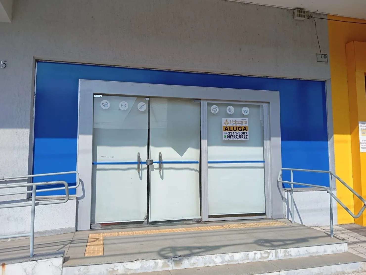 Imagem Ponto Comercial de Esquina com 360m², Grande Visibilidade, 3 Banheiros, Cozinha e Estacionamento Privativo