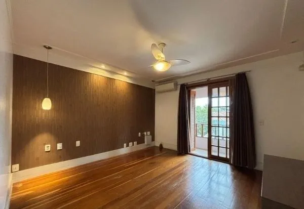 Imagem casa sobrado na Medianeira com 4 dormitórios