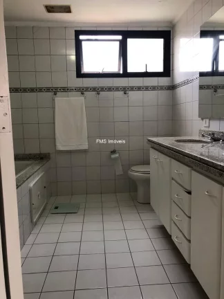 Imagem Apartamento à venda em Santo Amaro com 4 suítes, 4 vagas, 206m²
