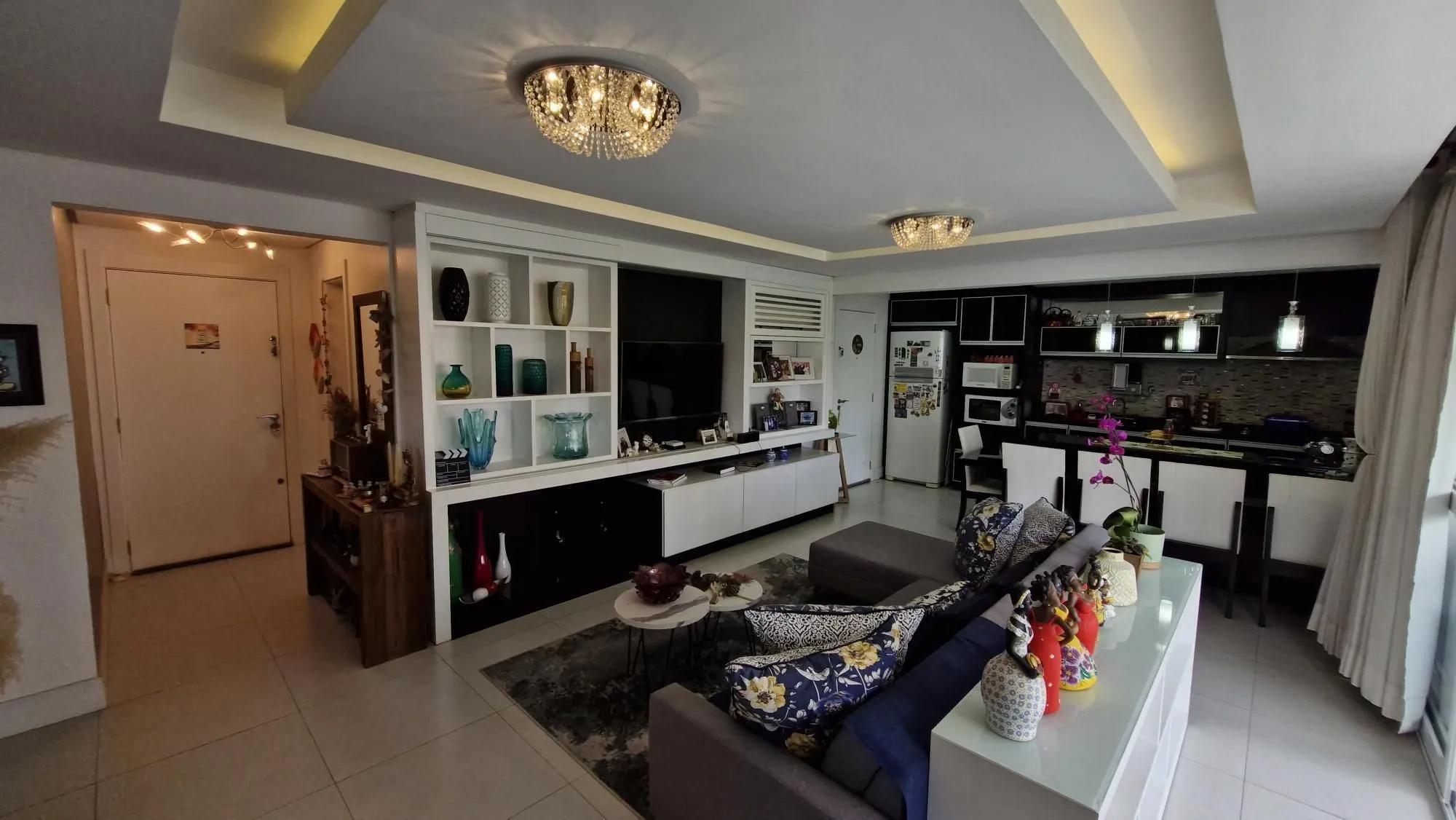 Imagem Apartamento mobiliado no Central Parque, 3 dormitorios sendo 1 suíte, banheiro social, lavabo, 114,00m² área privativa, 2 garagens