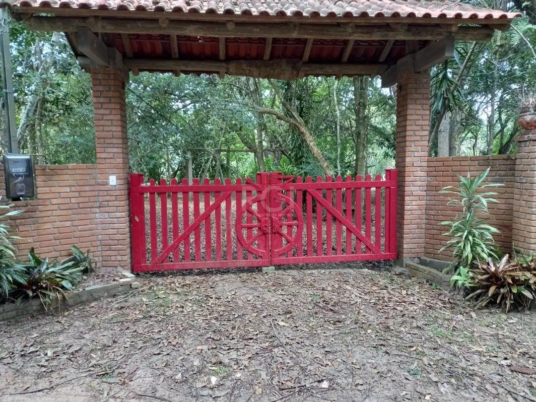 Imagem Sito à venda no Lami, com casa com quartos, 1 banheiro e piscina