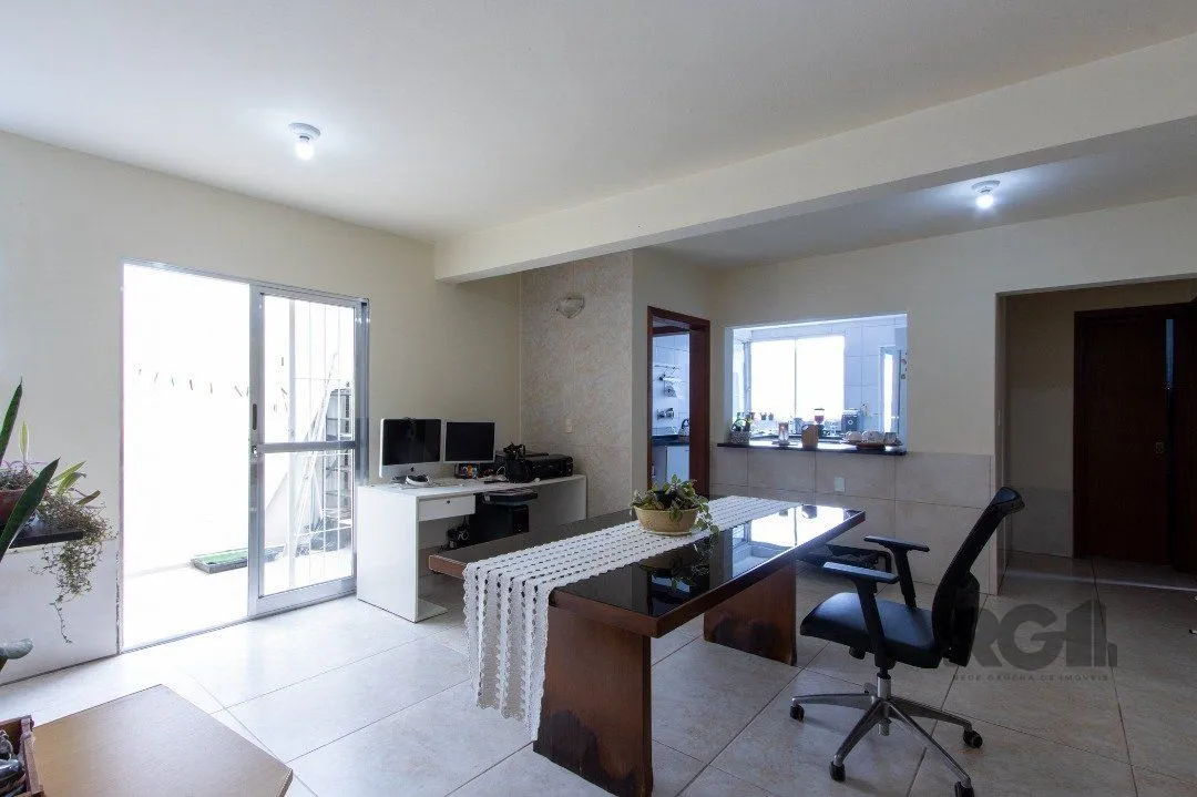 Imagem Casa, 5 dormitórios, sendo 1 suíte, 312m² privativos, 8 vagas - Bairro Vila Nova