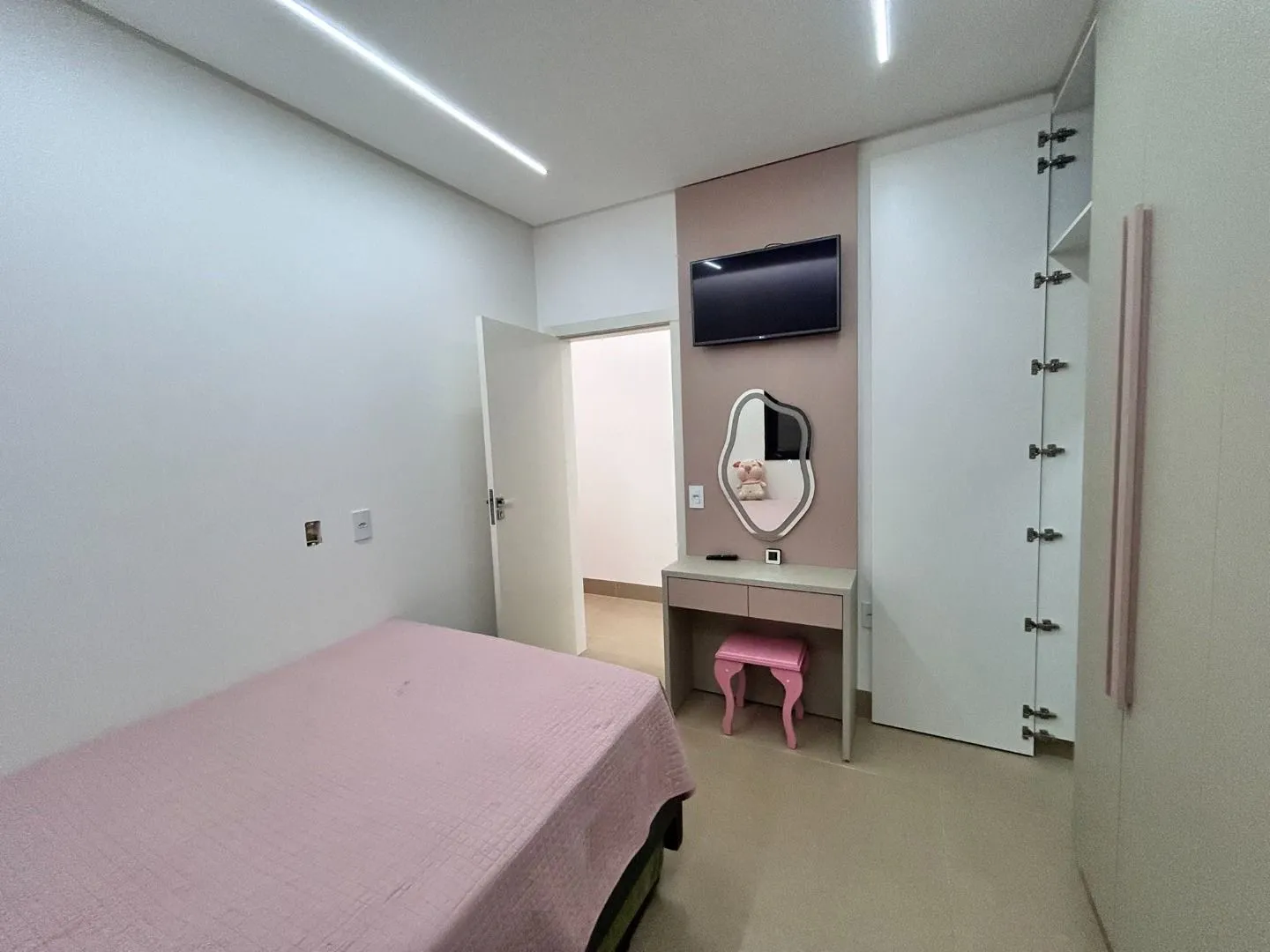 Imagem Casa com 3 dormitórios à venda por R$ 680.000,00 - Laranjeiras - Patos de Minas/MG