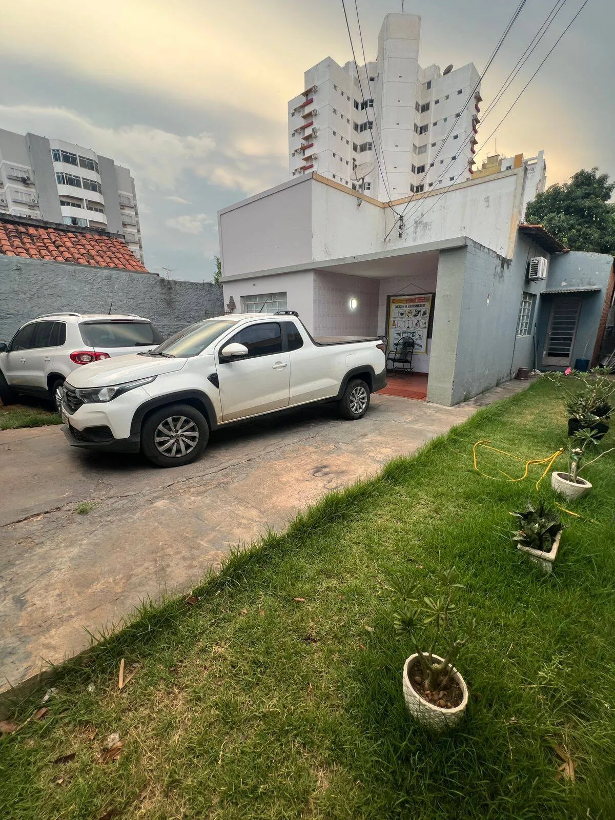 Foto do imóvel Casa Goiabeiras - 3 Quartos, Suíte e Amplo Quintal em Rua Lua Nova