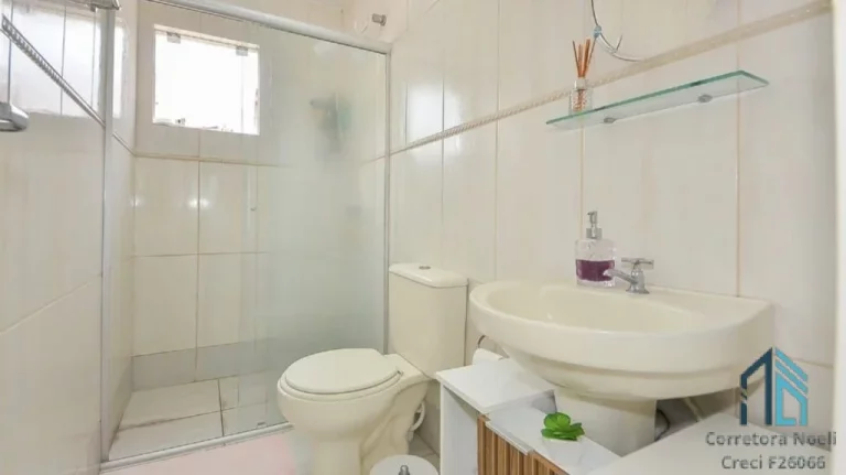 Imagem Sobrado lindo, Semi mobiliado, 03 quartos c/suíte, área gourmet, no Xaxim em Curitiba - PR