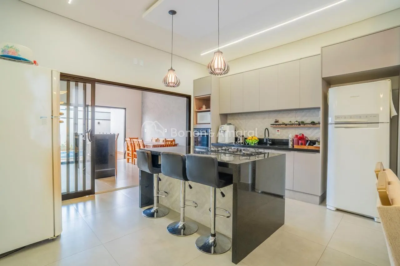 Imagem Casa à venda em condomínio, em Paulínia, 3 suites, closet, lavabo, escritório, 4 vagas, aquecimento solar, piscina com cascata,fino acabamento.