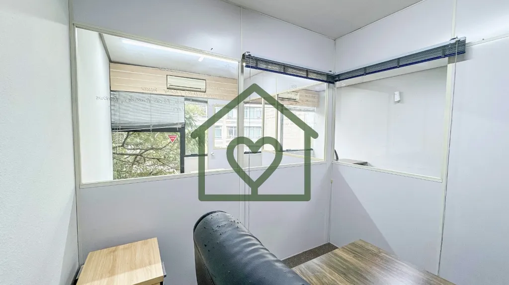 Imagem Sala comercial de 37 m² pronta para uso na Avenida Montenegro. 
 
O imóvel esta dividido em 3 mód...