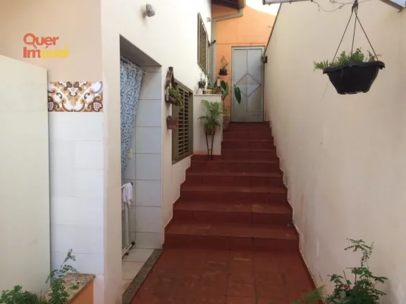 Imagem Casa à venda em Ribeirão Preto-SP: 3 quartos, 1 suíte, 2 salas, 4 banheiros, 7 vagas de garagem, 249,00 m² de área.