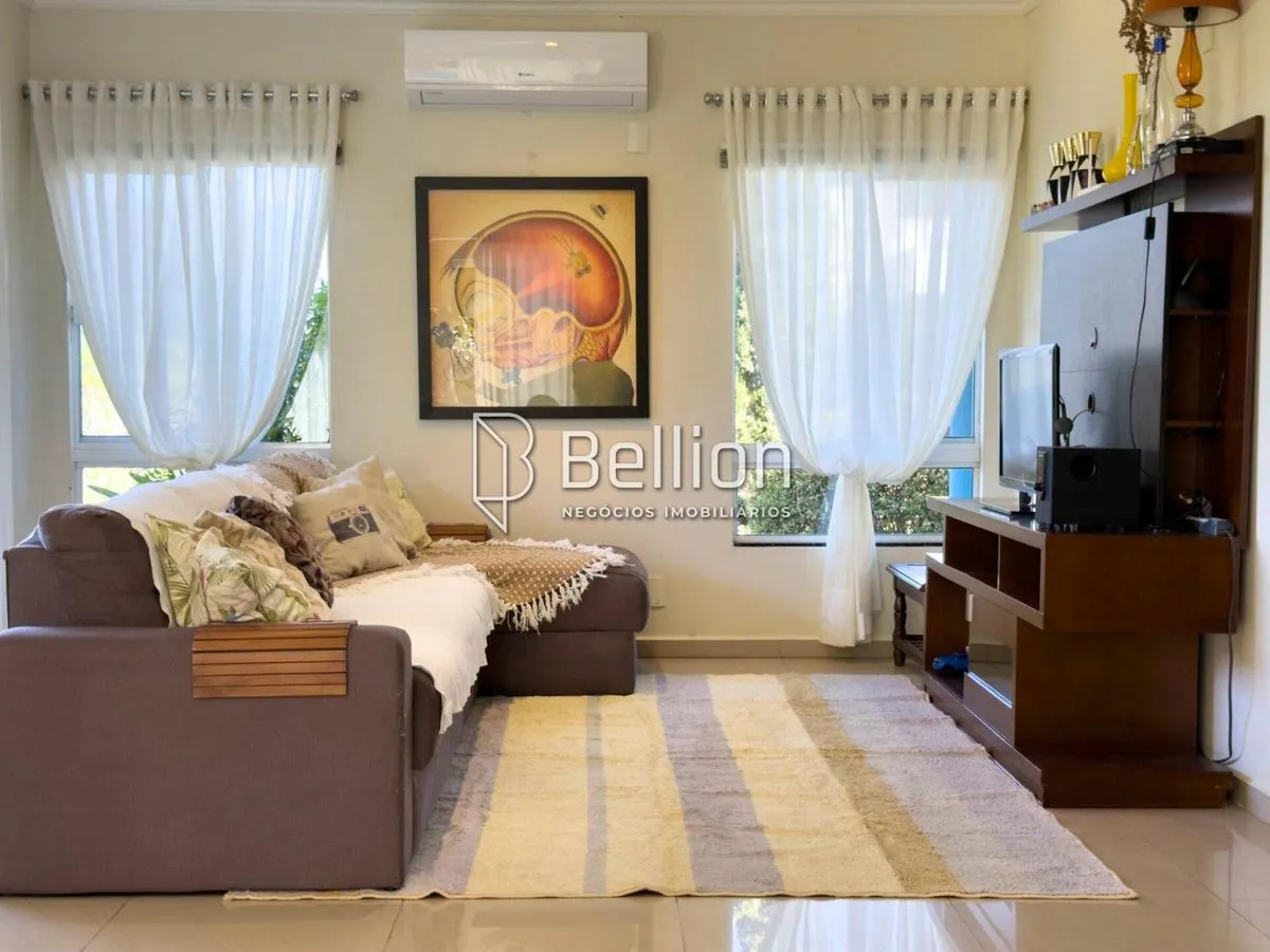 Imagem Casa semi mobiliada, com amplo terreno e piscina no Centro de Rio dos Cedros