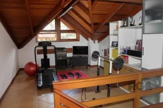 Imagem Excelente casa de 287m² com 3 dormitórios e 4 vagas.