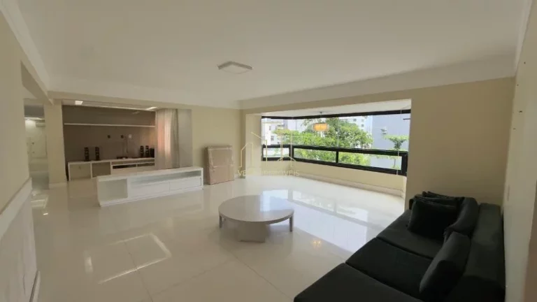 Imagem Apartamento 4 Quartos à Venda em Salvador | 212m², Reformado, 2 Suítes e 2 Vagas