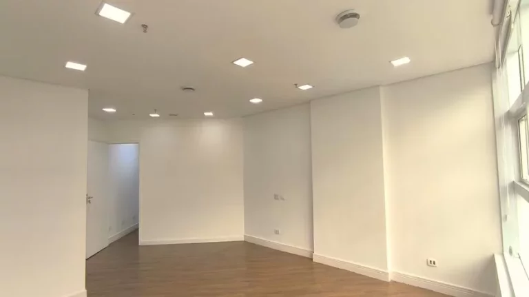 Imagem SALA COMERCIAL DE 53M² PARA LOCAÇÃO, COM 2 BANHEIROS, 1 VAGA - ED. GOLDEN OFFICE - EM JUNDIAÍ SP