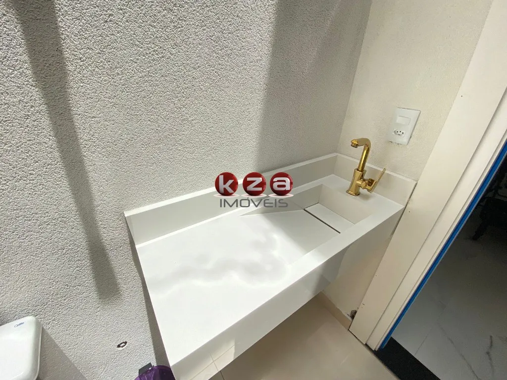 Imagem Casa em condomínio de alto padrão em Valinhos-SP, 3 quartos, 1 suíte, 2 salas, 4 banheiros, 2 vagas de garagem, 244m²