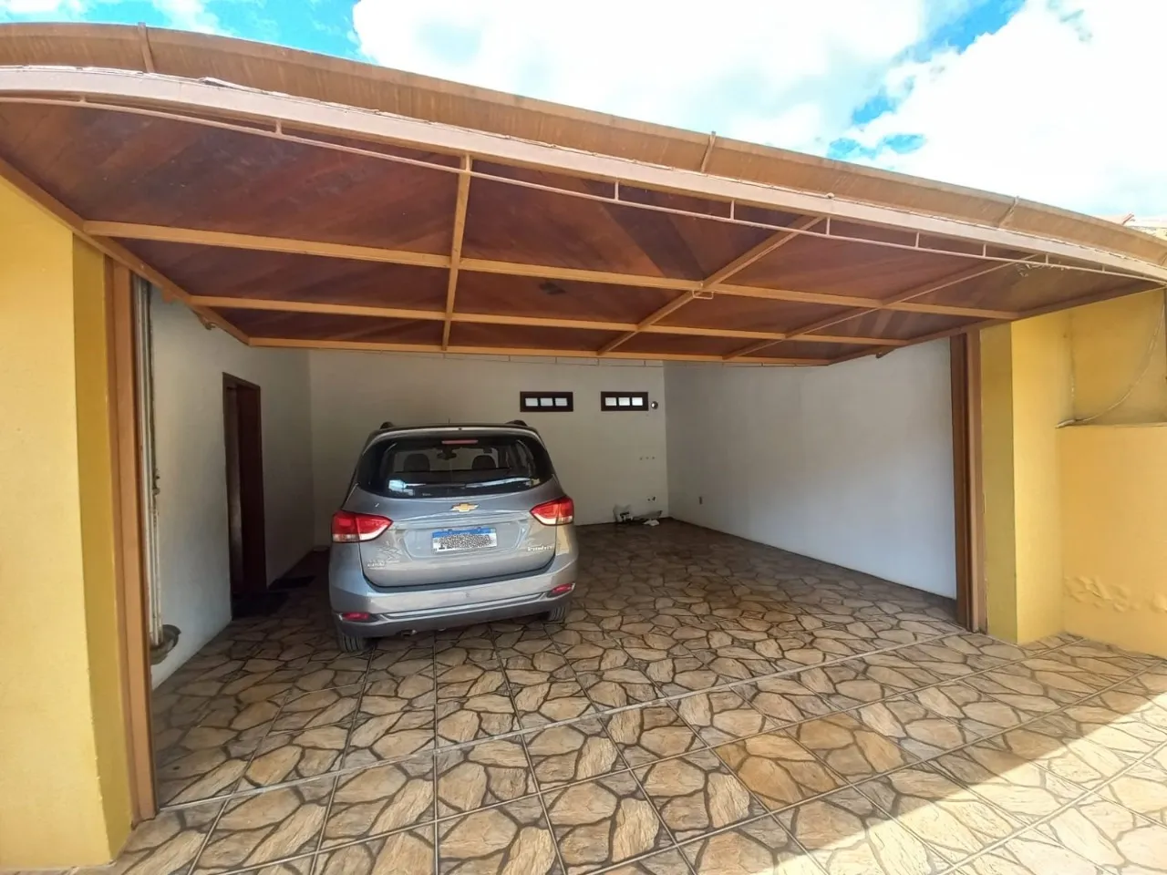 Imagem Casa à venda em Viamão, Centro - 363.6m² - Piscina, Churrasqueira, Closet, Lareira...