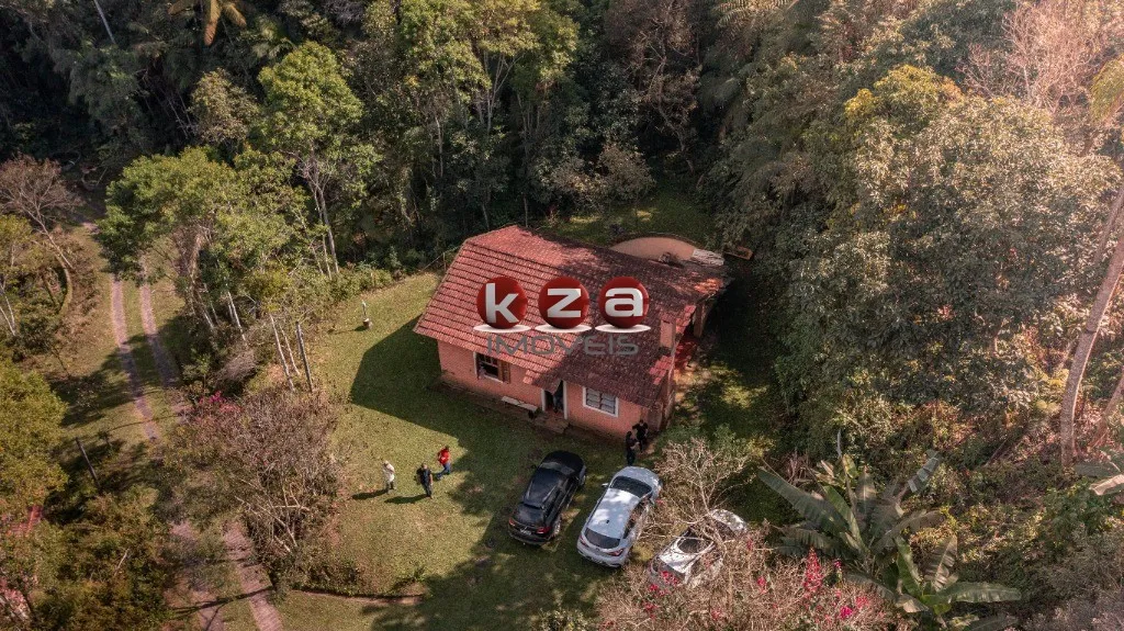 Imagem Imperdível! Casa à venda em Juquitiba-SP, bairro São Lourenço da Serra: 3 quartos, 3 salas, 5 banheiros, 50 vagas de garagem, 250m².