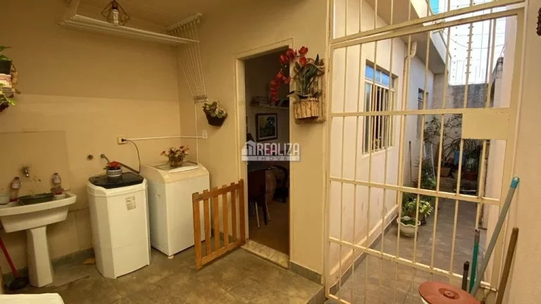 Imagem Casa à venda no bairro São Sebastião, em Uberaba - 4 dormitórios e 3 banheiros