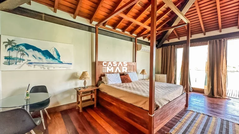 Imagem Casa Frente Mar de Luxo em Búzios-RJ: 5 Suítes, 3 Salas, 8 Banheiros, 3 Vagas, 400m².