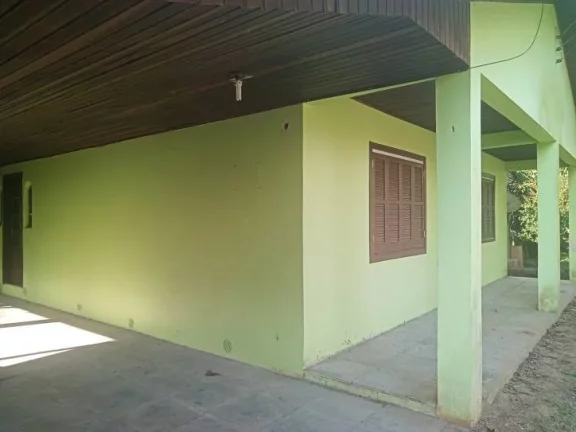 Preço de oportunidade! Casa com 130m², cond. fechado as margens da RS0