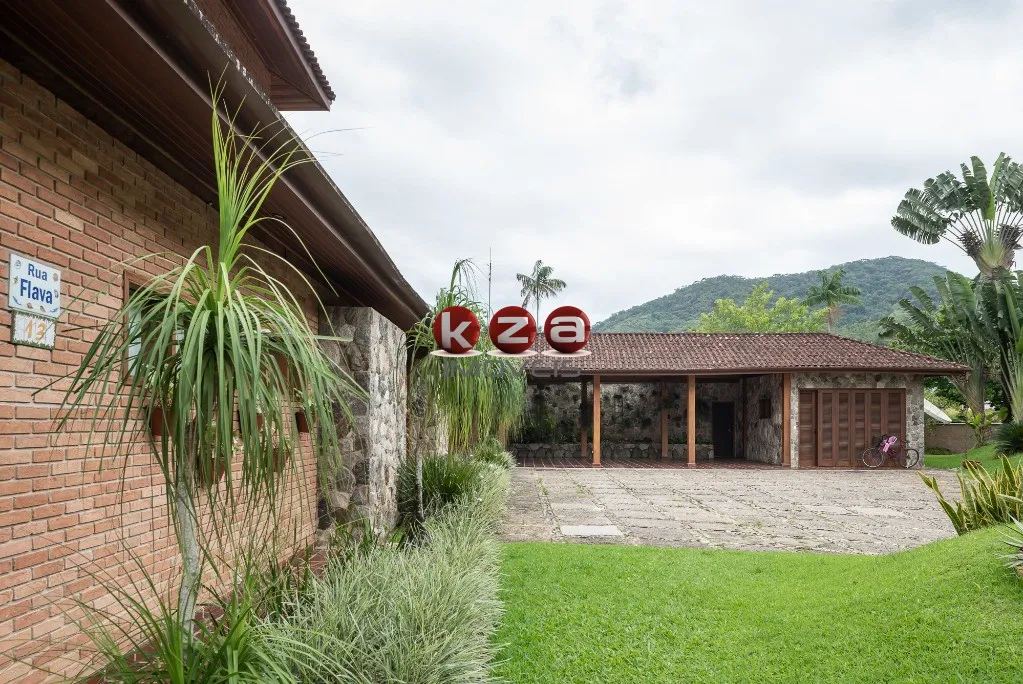 Imagem Casa de luxo a venda em Ubatuba, Praia Dura, frente para o mar. 6 suítes, 3 salas, 8 banheiros, 11 vagas, área gourmet592 m².