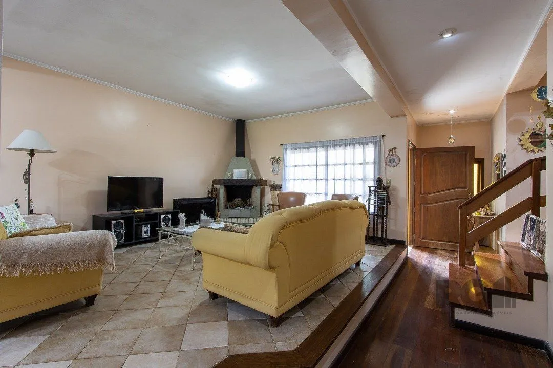 Imagem Casa para Venda - 300m², 3 dormitórios, sendo 1 suites, 4 vagas - Nonoai