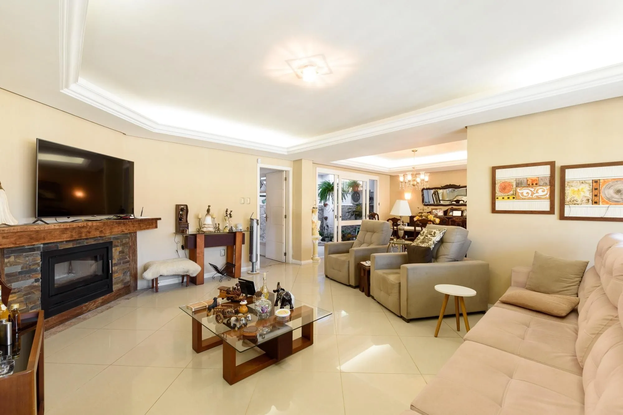 Imagem Venha morar em 350 m² com um clube em sua casa!