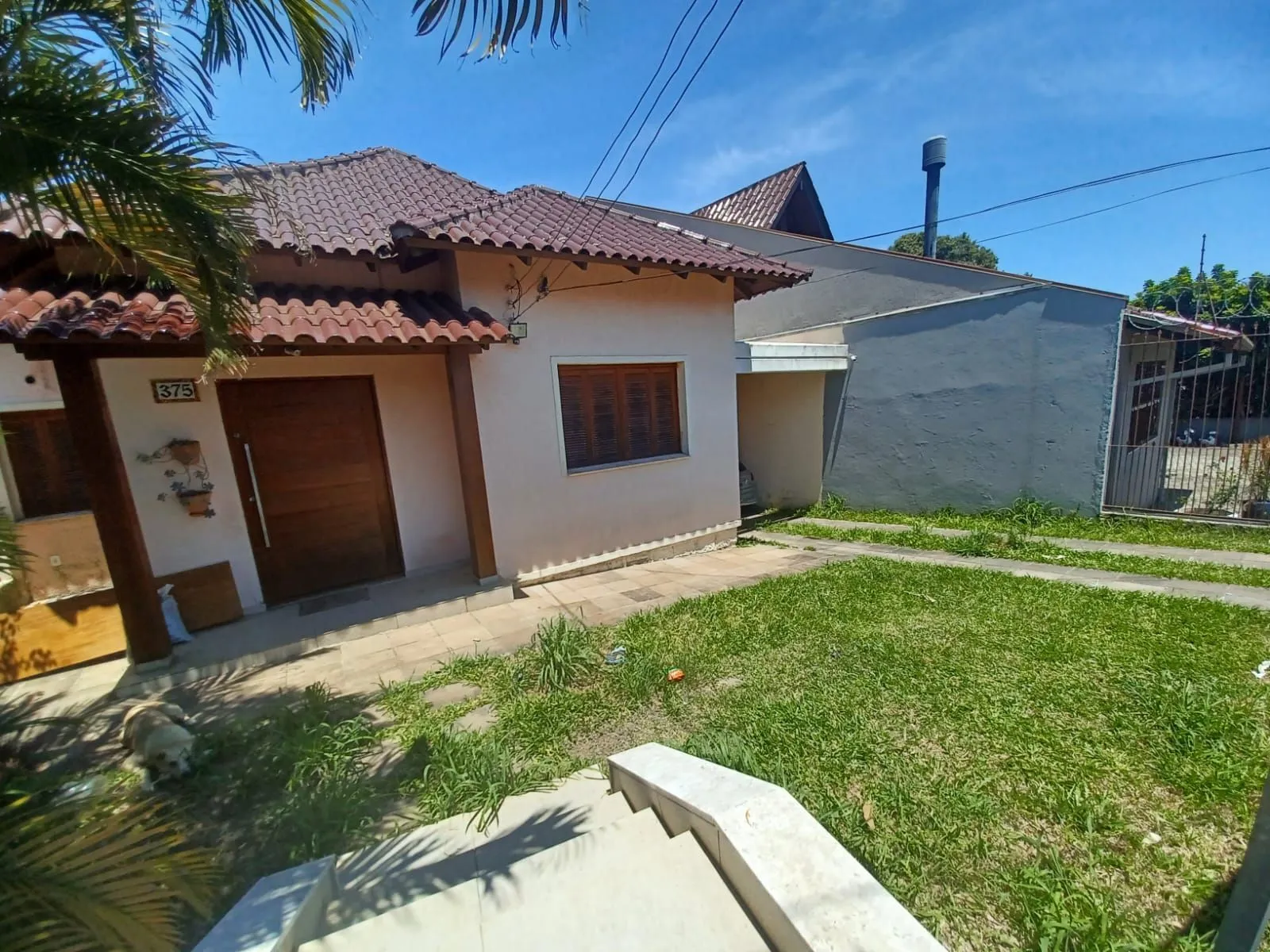 Imagem Casa de 3 quartos, suíte e patio no bairro Medianeira em POA