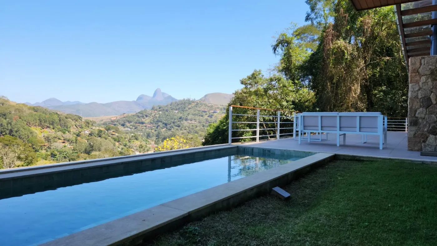 Imagem Casa em Condomínio para Venda em Petrópolis / RJ no bairro Itaipava