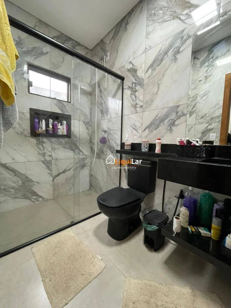 Imagem Casa à Venda no Montevidéu com 3 Suítes, Piscina, Espaço Gourmet e Amplo Quintal Próxima ao Alphaville IV