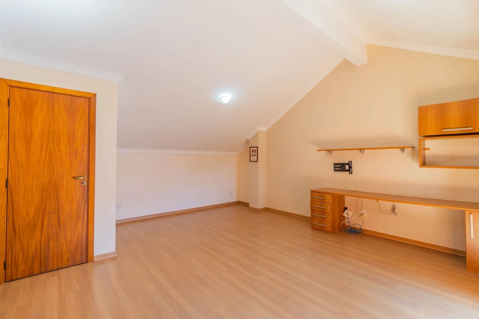 Imagem Casa Condominio para Venda - 286.89m², 4 dormitórios, sendo 2 suites, 2 vagas - Cristal
