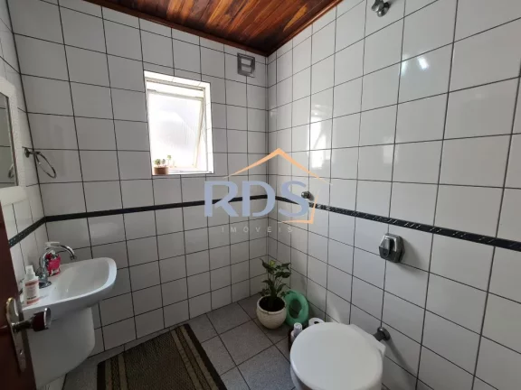 Imagem Oportunidade única, casa com 4 suítes, 5 vagas e piscina.
