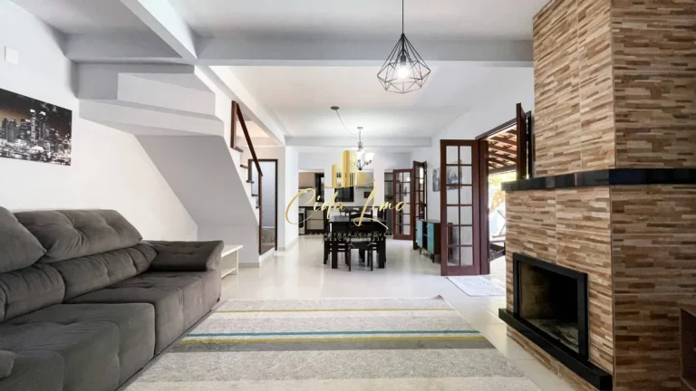 Imagem Casa alto padrão a venda no Pico da Cruz no Rio Tavares SC.
