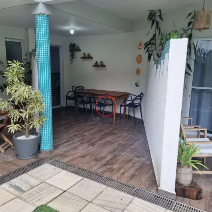 Imagem CASA DENTRO DE CONDOMINIO COMPLETO, COM 3 DORMITORIOS SENDO 1 SUITE E 2 VAGAS