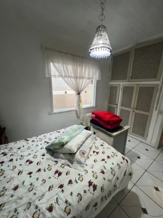 Imagem Casa em Guaratuba na região Central, muito bem localizada, uma quadra da av. 29 de abril.