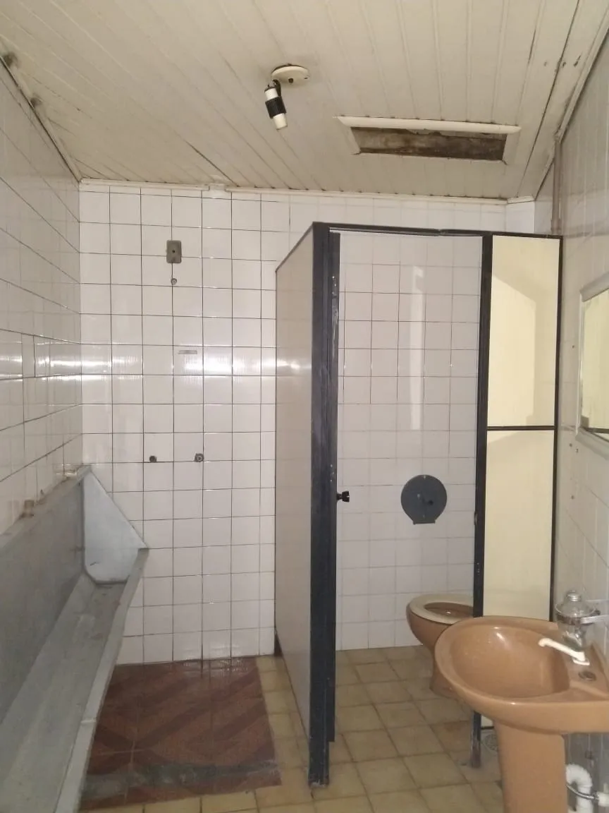 Imagem Prédio comercial bem localizado, composto por duas amplas lojas, cada uma com aproximadamente 200 m...
