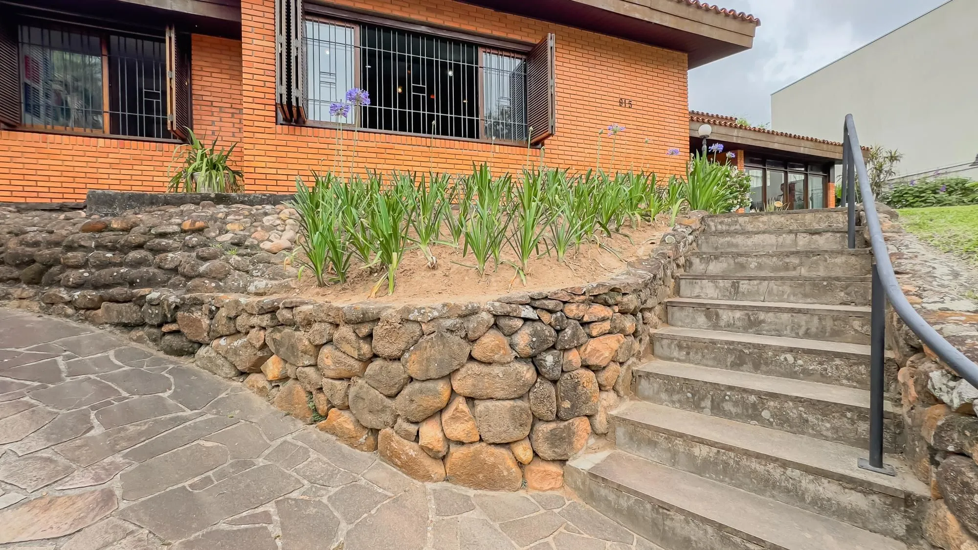 Imagem Casa com 3 quartos e 313m² à venda em Chácara das Pedras, Porto Alegre. Rua Joao Paetzel, Chácara Das Pedras, Porto Alegre